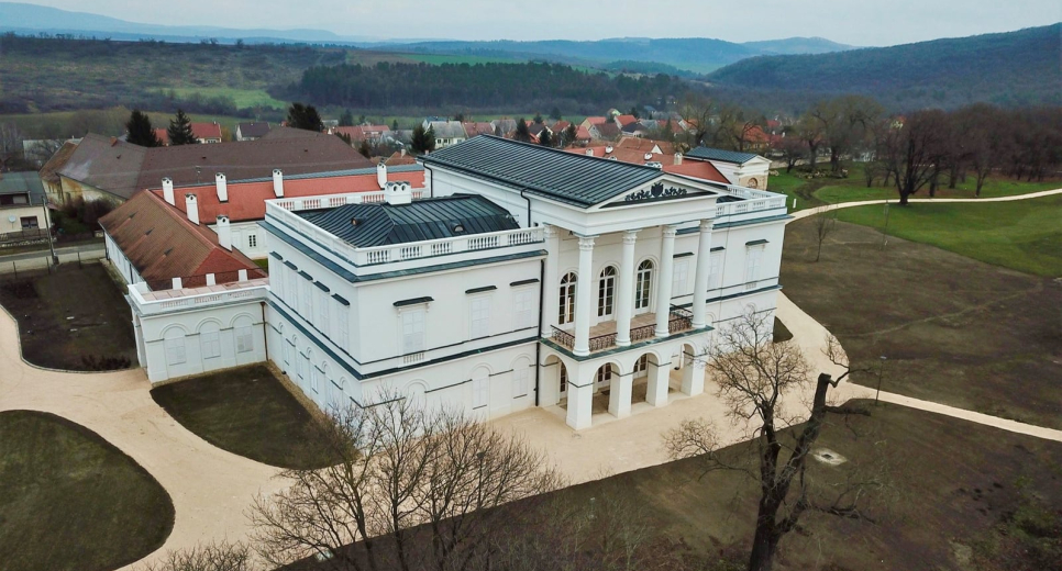 Kastélyok, kúriák