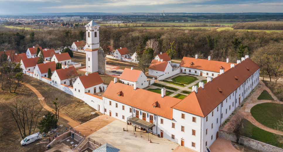 Templomok, kolostorok