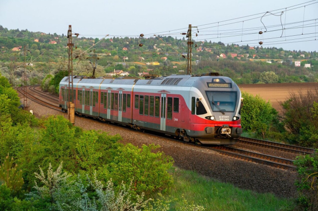 Vonattal